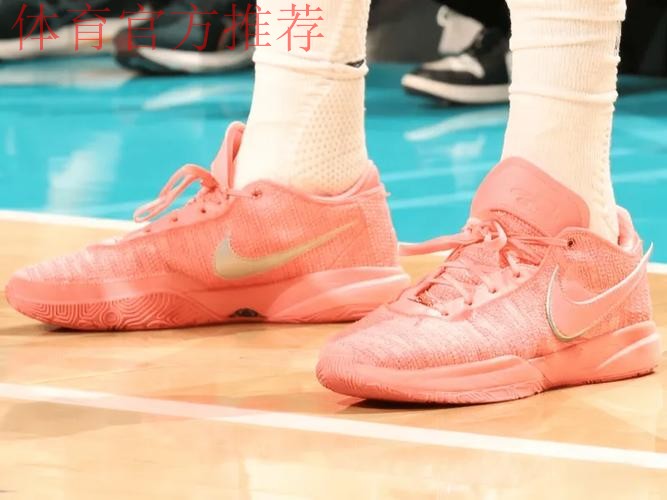 篮板嗅觉敏锐！马尔卡宁穿着粉色Lebron20，得到33分16篮板